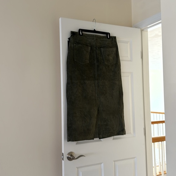 BLANK NYC 100% Genuine Leather/Suede MIDI Skirt w Front Slit Sage Green (24) NWT - Picture 4 of 12